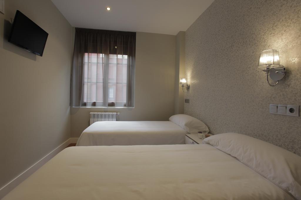 Hotel Rosal Οβιέδο Εξωτερικό φωτογραφία
