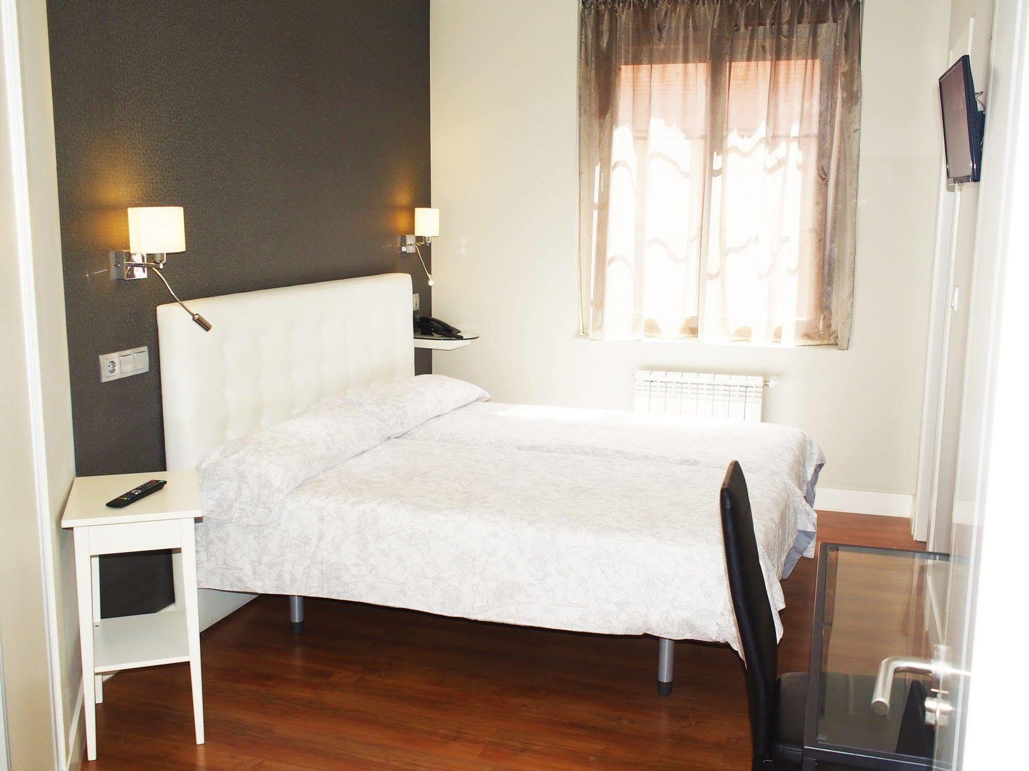 Hotel Rosal Οβιέδο Εξωτερικό φωτογραφία