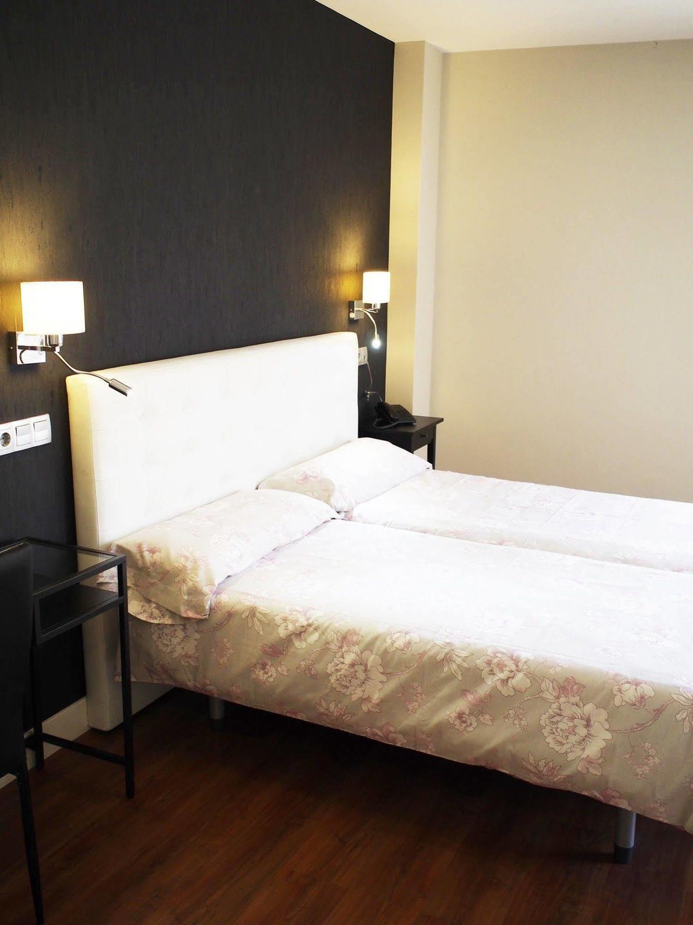 Hotel Rosal Οβιέδο Εξωτερικό φωτογραφία